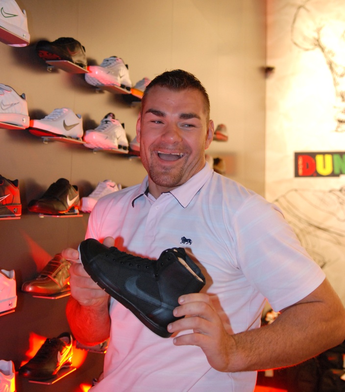 Pályamódosító celebek: ismert arcok az őszi választási plakátokon Pályamódosító celebek: ismert arcok az őszi választási plakátokon