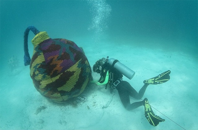 A víz alatt is lehet kötni - fotók