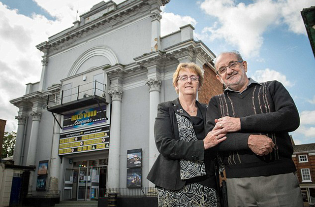 Első randevújuk helyzsínére vitte feleségét az 50. évfordulón