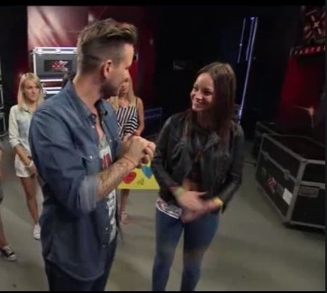 Vele flörtölt Istenes Bence - fotó