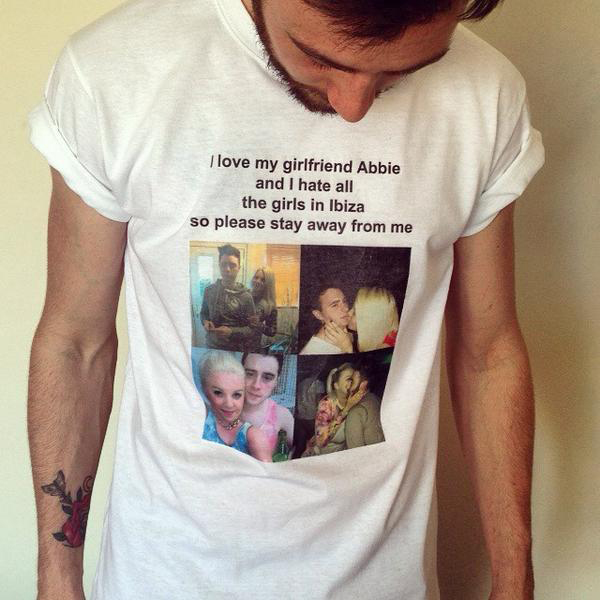 Megcsalás elleni pólót készített a barátjának