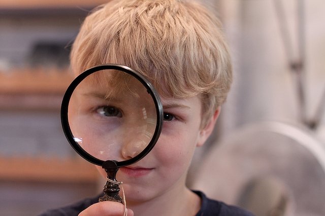 A mostohagyerek apa pénzügyeinek kémje?