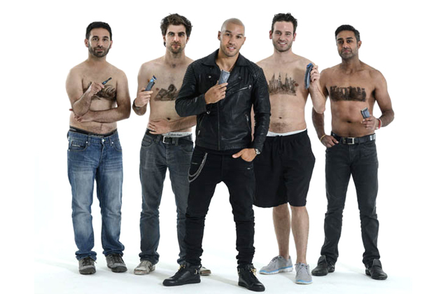 Így lesza  férfiak mellszőrzetéből műalkotás - fotók