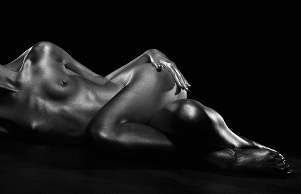 18+: A női test feketén, fehéren - aktok