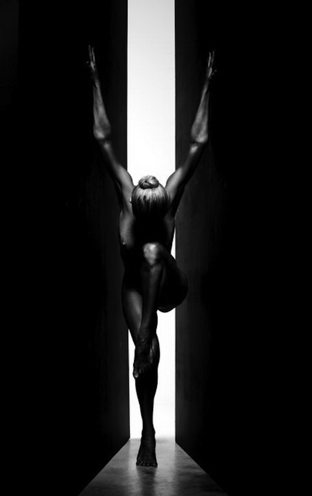 18+: A női test feketén, fehéren - aktok