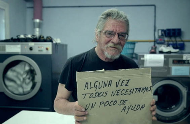 Kézírásukat adják el a hajléktalanok