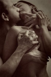 18+: Testi mesék: Gőzbe burkolt meztelen testek