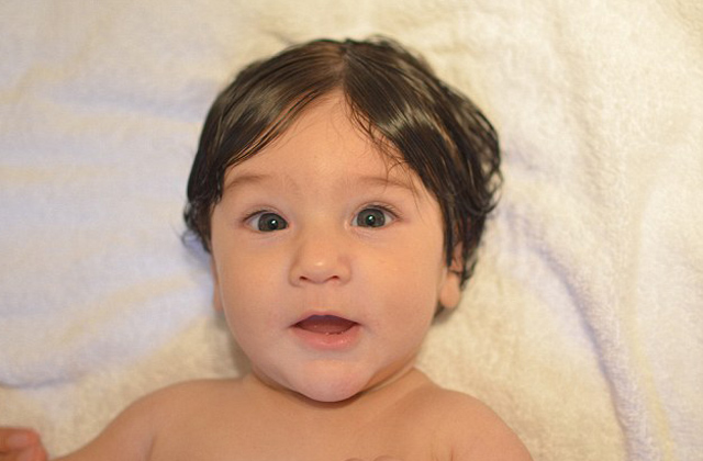 Cuki frizurákat csinálnak 5 hónapos kisfiuknak a szülők - galéria