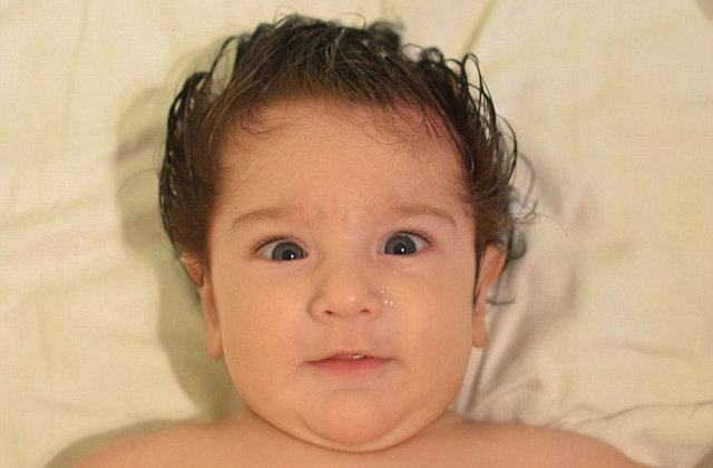 Cuki frizurákat csinálnak 5 hónapos kisfiuknak a szülők - galéria