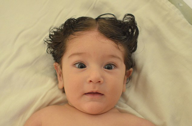 Cuki frizurákat csinálnak 5 hónapos kisfiuknak a szülők - galéria