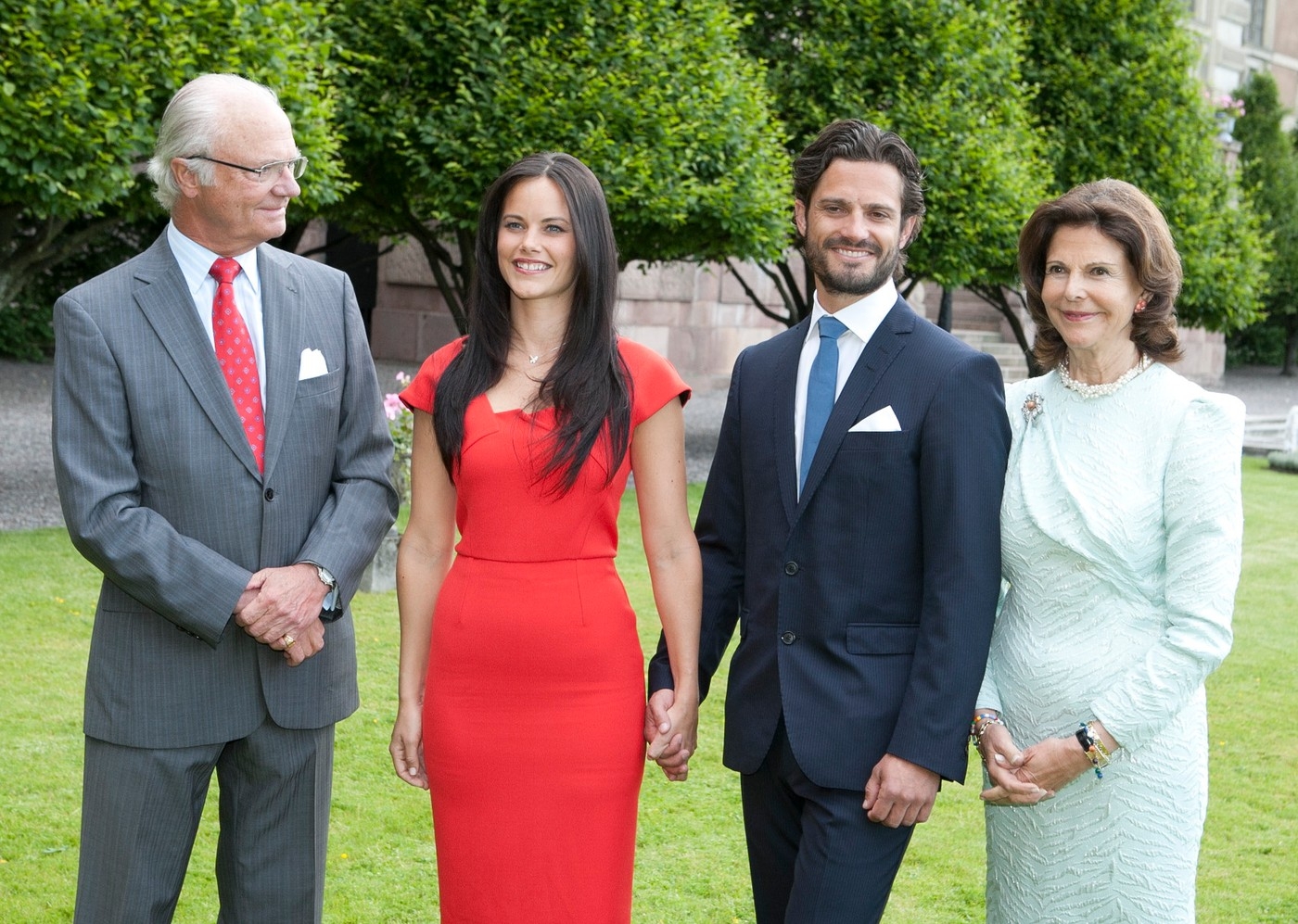 Szüleivel, és sokat kritizált kedvesével