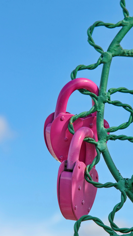 Vigyázat, kísértenek az exek! Vigyázat, kísértenek az exek!