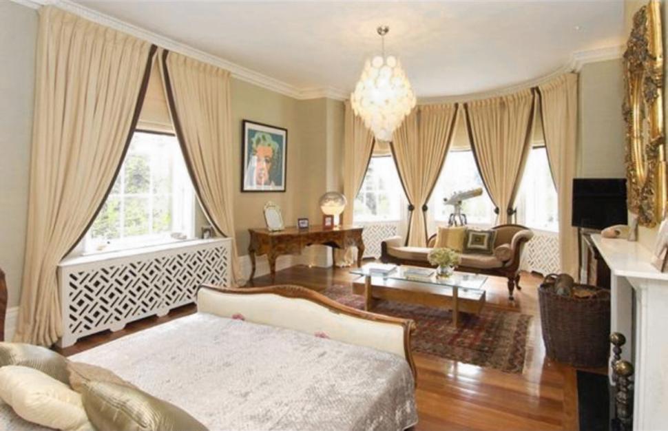 Egy kis szigeten álló angol kastély lehet a Clooney család új otthona