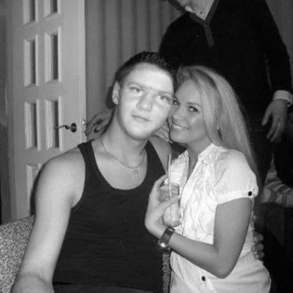 Vicces fotók: lúzer pasik, akik barátnőt photoshopoltak maguknak