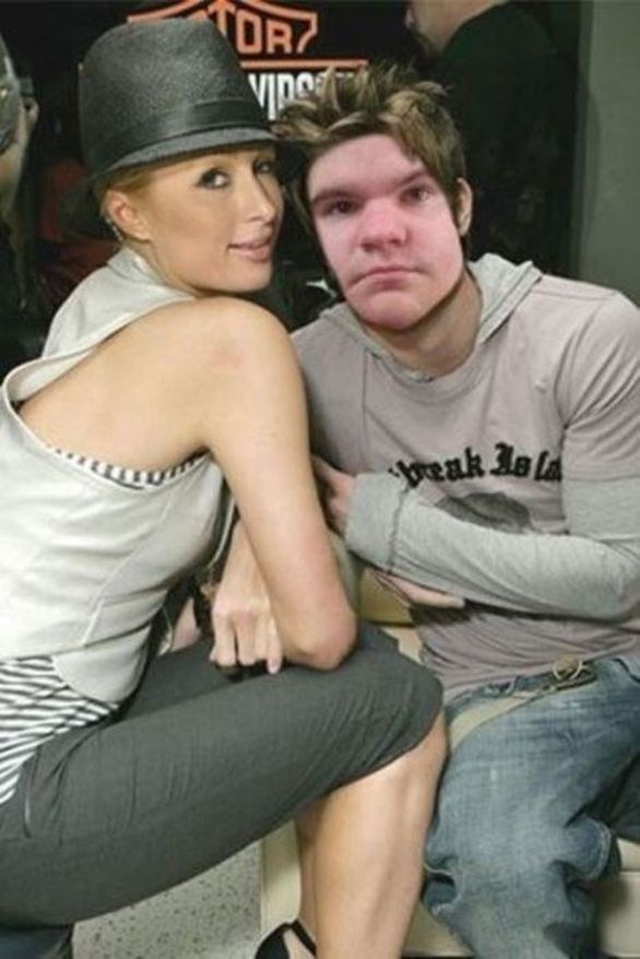 Vicces fotók: lúzer pasik, akik barátnőt photoshopoltak maguknak