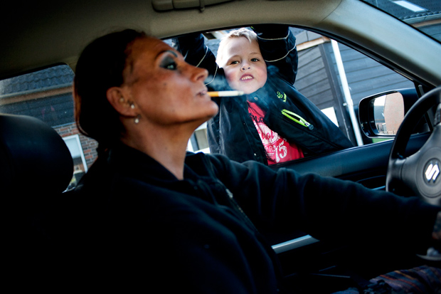 Így neveli gyermekeit a prostituált édesanya