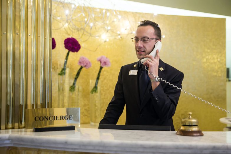 Márványmosdó és piros csillár: a 120 éves New York Palota képekben