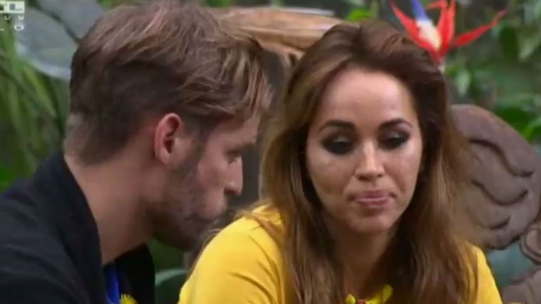 Felcsapott kerítőnek Bárdos András Felcsapott kerítőnek Bárdos András