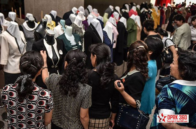 Ilyen egy divatbemutató Ékszak-Koreában - fotók