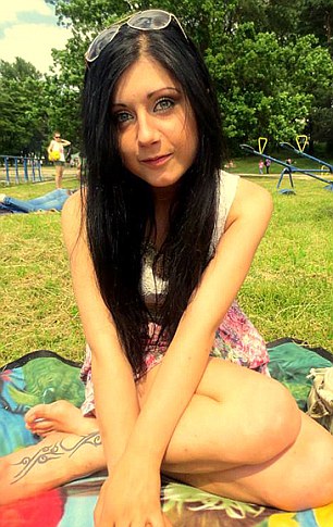 Selfie készítés közben szörnyethalt a fiatal lány