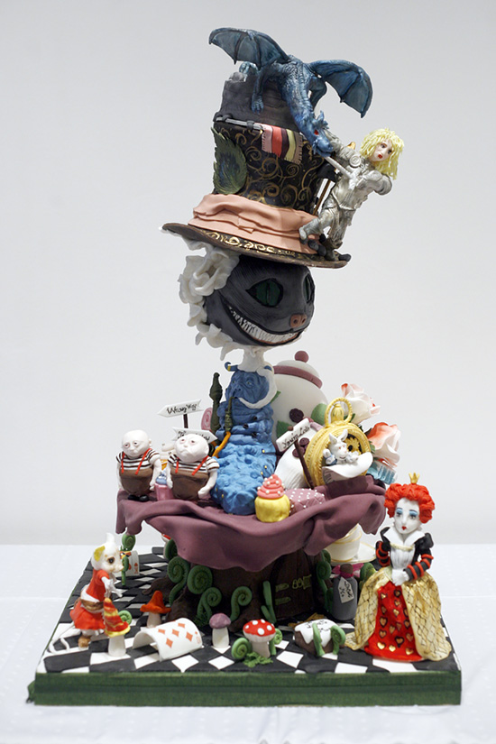 A hobbi kategória győztese sem fukarkodott a figurákkal, és a zsűri agyondicsérte a tortát, pedig a készítőjéről csak annyit tudni, hogy Érden lakik, és nem cukrász, háziasszony.