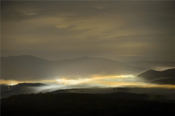 Misztikus ködtakaró borult egy nógrádi falura - fotók
