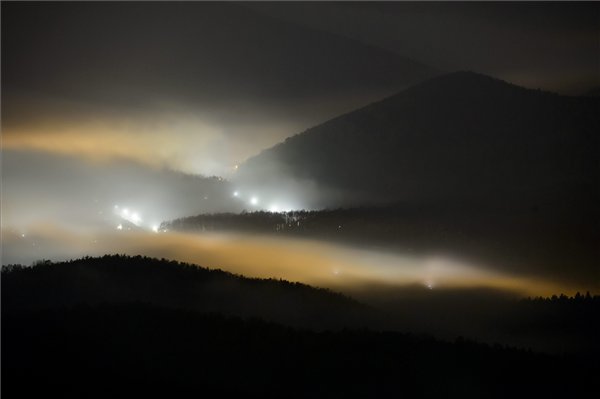 Misztikus ködtakaró borult egy nógrádi falura - fotók