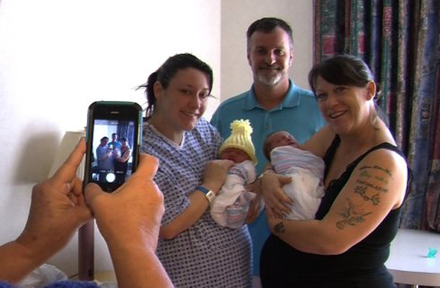 Egy napon szült anya és lánya