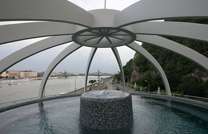 Luxuskilátás nyílik Budapest új jacuzzis étterméből