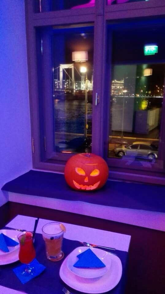 Luxuskilátás nyílik Budapest új jacuzzis étterméből