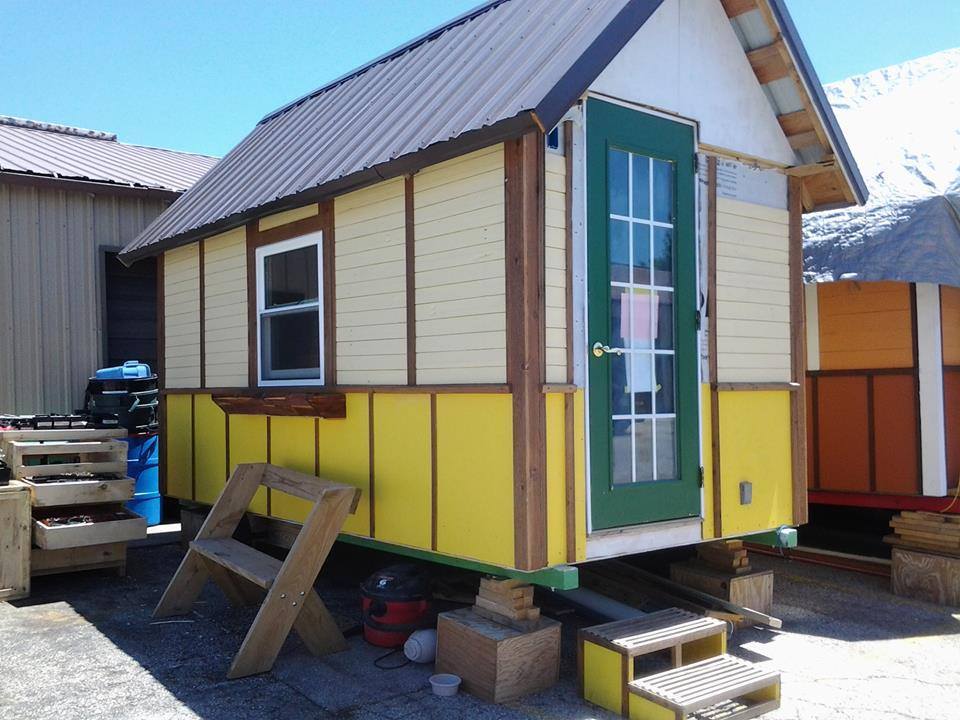 A városlakók apró házakat építettek azoknak, akiknek nincsen