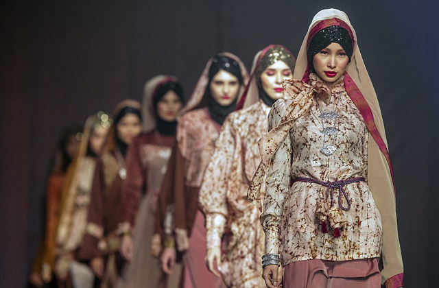 Ráktúlélőkből lettek modellek