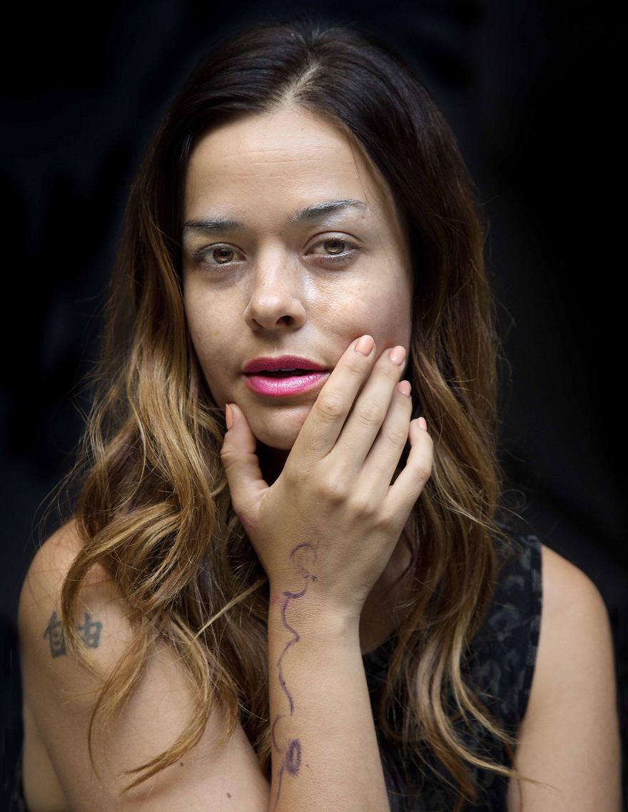 Így mutatnak az anyukák, ha a kislányaik sminkelik ki őket