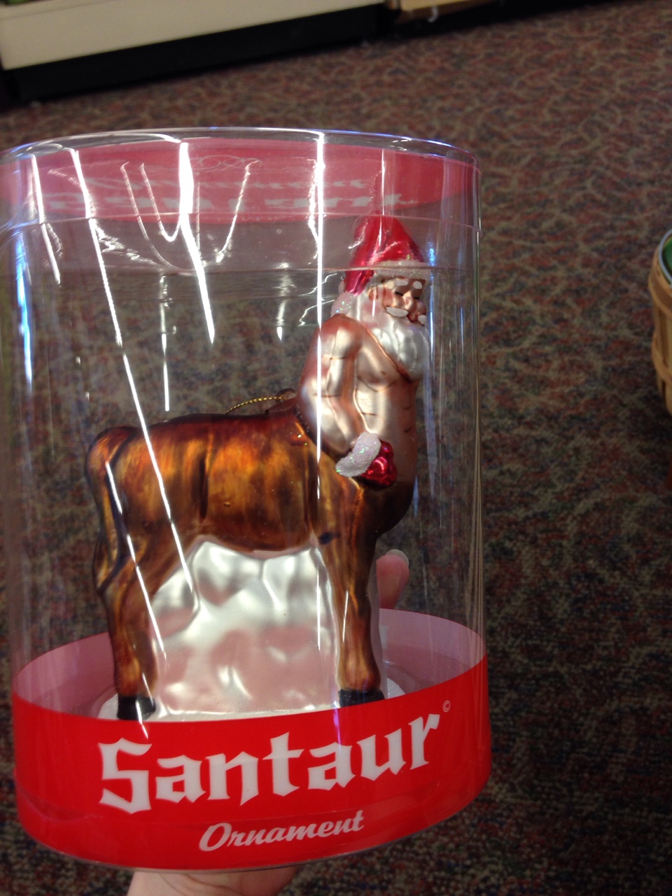 Morbid karácsonyfadíszt dobtak piacra