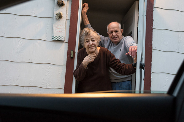 megható képkockák: így búcsúznak gyermeküktől a szülők