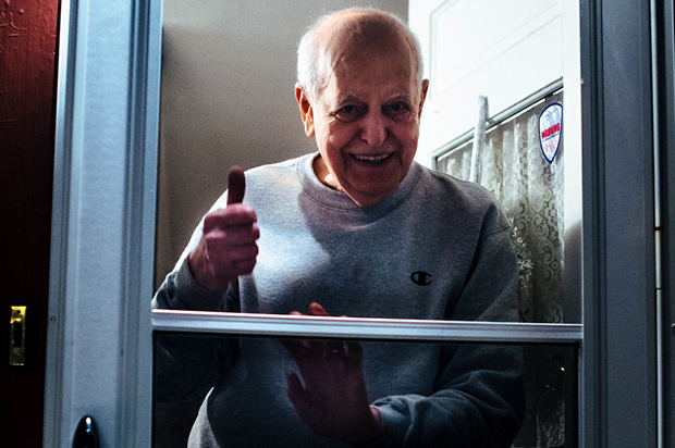 megható képkockák: így búcsúznak gyermeküktől a szülők