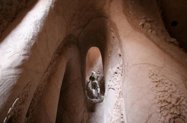 10 évet áldozott arra, hogy kifaragjon egy barlangot - képek