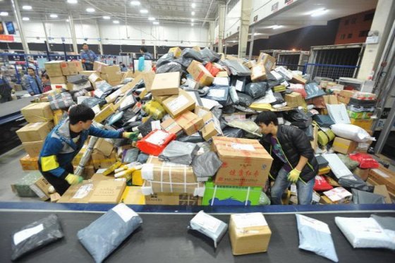 Őrület a köbön: ekkora káosz van Kína főpostáján! 