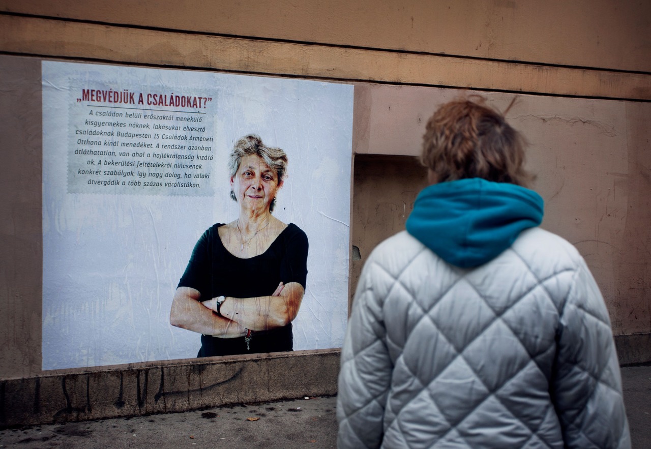 Megrázó hajléktalanportrék lepték el Budapestet