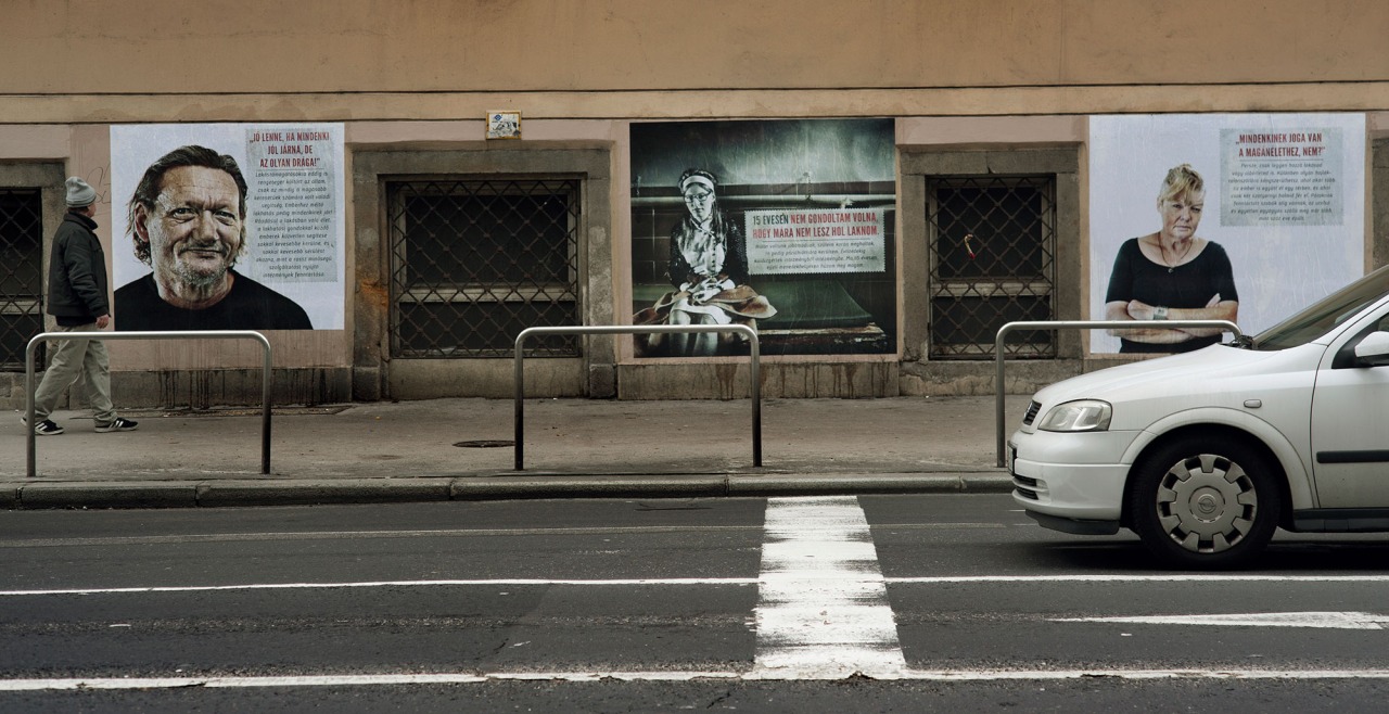 Megrázó hajléktalanportrék lepték el Budapestet