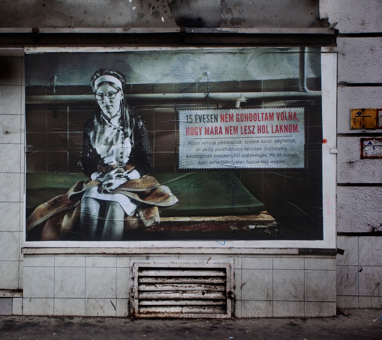 Megrázó hajléktalanportrék lepték el Budapestet