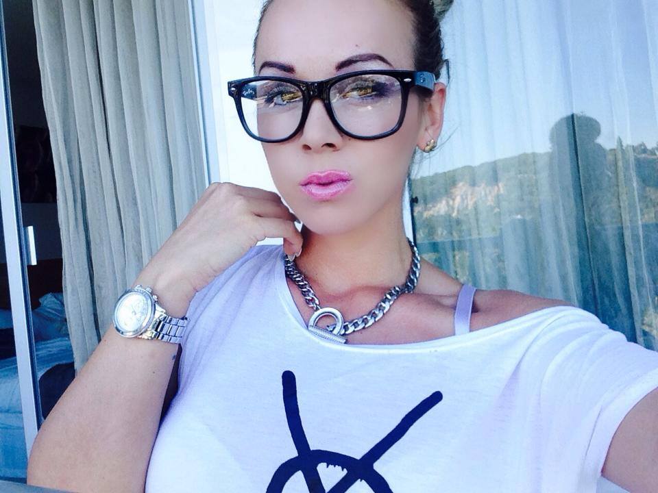 Szavazz! Tatár Csilla vagy Dukai Regina szexisebb szemüvegben?