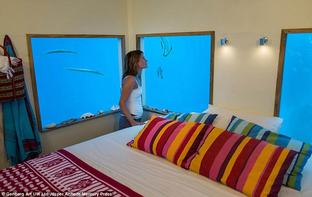 Íme, a világ első víz alatti hotelszobája - fotók