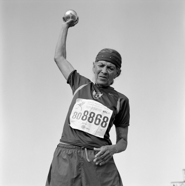 80 évesek a futópályán - döbbenetes fotósorozat