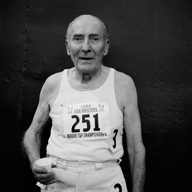 80 évesek a futópályán - döbbenetes fotósorozat