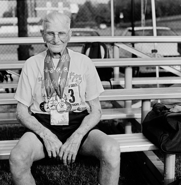 80 évesek a futópályán - döbbenetes fotósorozat
