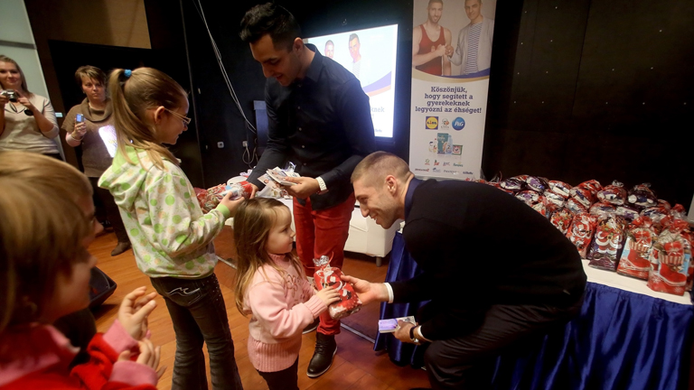 A P&G a Lidl-lel együttműködésben 5 millió forinttal támogatja az éhező gyerekeket