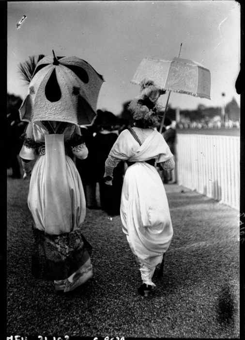 Ezek lehettek a világ első street style fotói - galéria