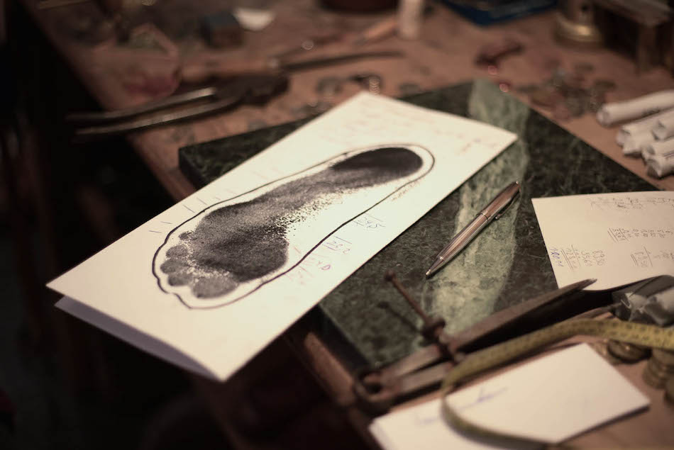 Így készülnek a legdrágább cipők - fotók