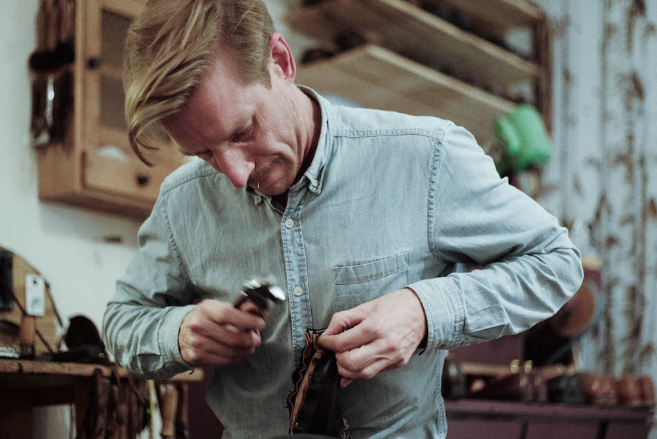 Így készülnek a legdrágább cipők - fotók